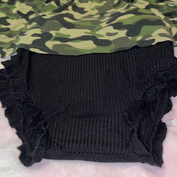 3 pc Posh Peanut Cadet Camouflage Ruffle Bummmie Set & 2XL Mom Robe - Picture 8 of 13